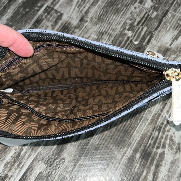 MFK Collection By Mia Convertible Crossbody/Wristlet - Picture 6 of 8